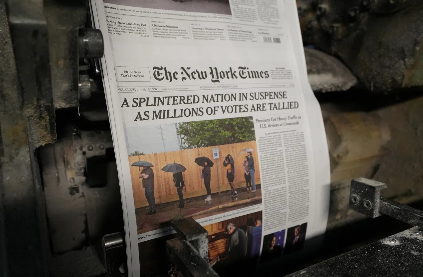 Ajalehe The New York Times esikülg väljumas trükipressist 6. novembril 2024.
