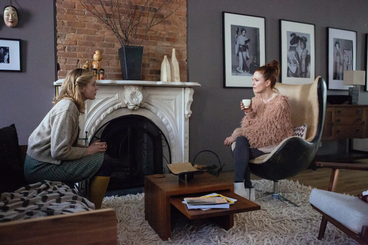 Greta Gerwig ja Julianne Moore.
