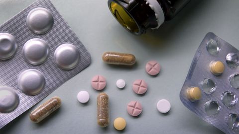 Antikolinergiliste ravimite hulka kuulusid näiteks osad antidepressandid ja põieravimid. Antikolinergiliste ravimite hulka kuulusid näiteks osad antidepressandid ja põieravimid.