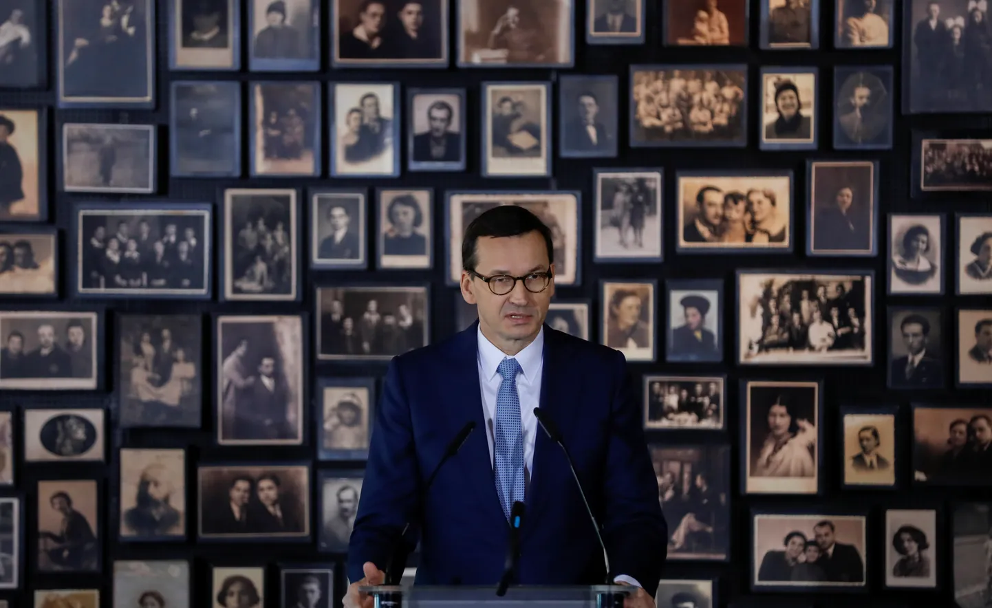 Poola peaminister Mateusz Morawiecki Auschwitzis.