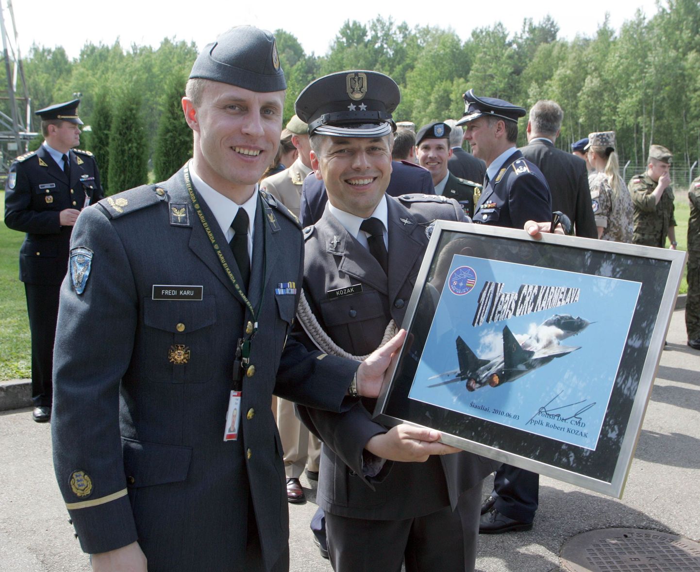 Eesti õhuväelane andis Balti õhuoperatsioonide juhtimise üle leedukale.