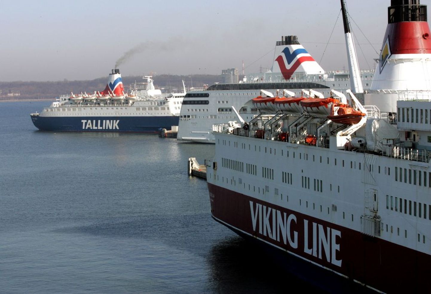 Суда Tallink Silja и Viking Line в Таллиннском порту