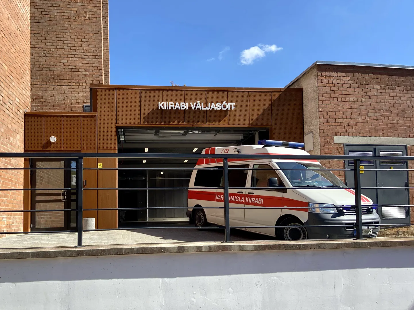 В последние недели участились и вызовы скорой помощи к людям, которые испытывают одышку, вызванную коронавирусом.