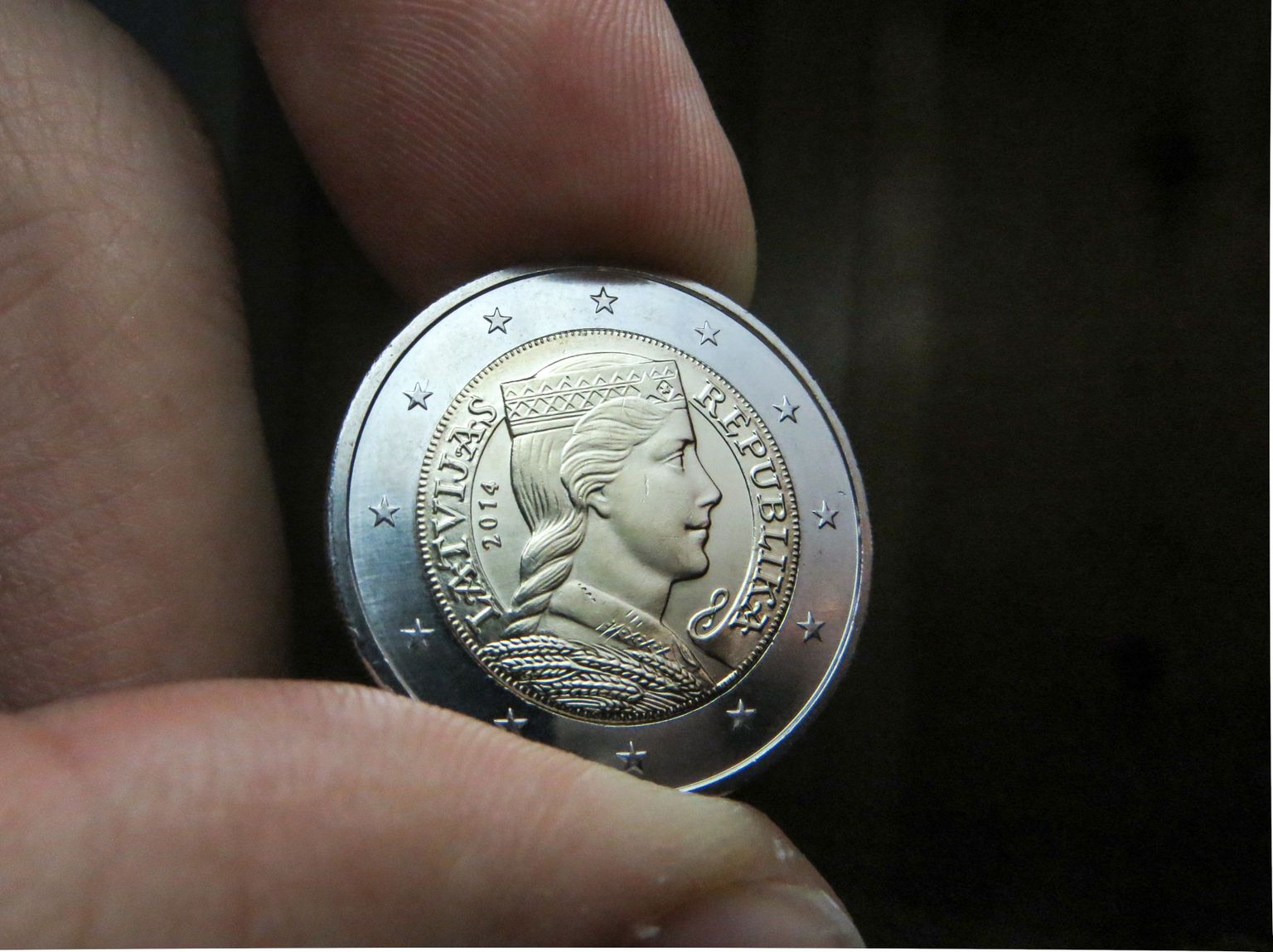 Läti sümboolikaga euro münt.