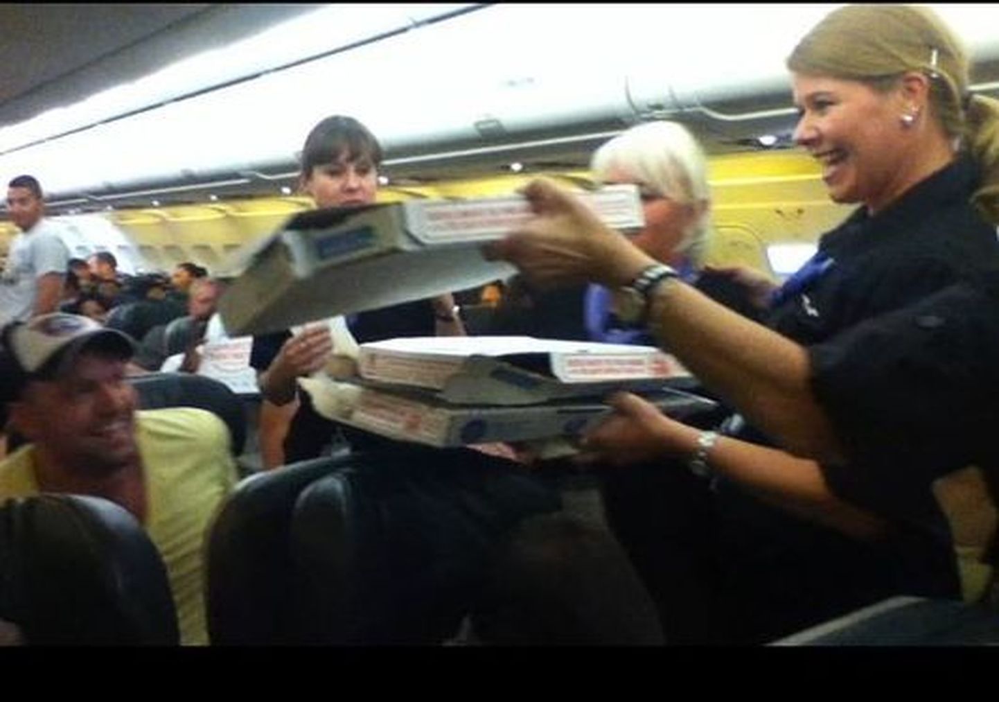 Odavlennufirma piloot rahustas reisijaid, ostes neile pitsat