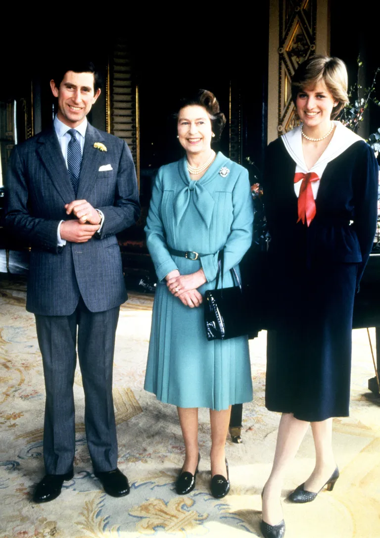 Prints Charles, kuninganna Elizabeth II, printsess Diana. Charles ja Diana kihlusid 1981 / Scanpix