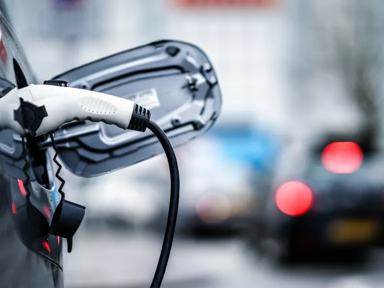 Elektroauto uzlāde