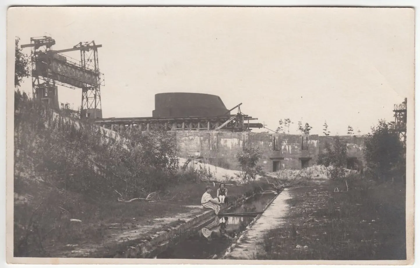 Naissaare patarei ehitus 1920. aastatel.