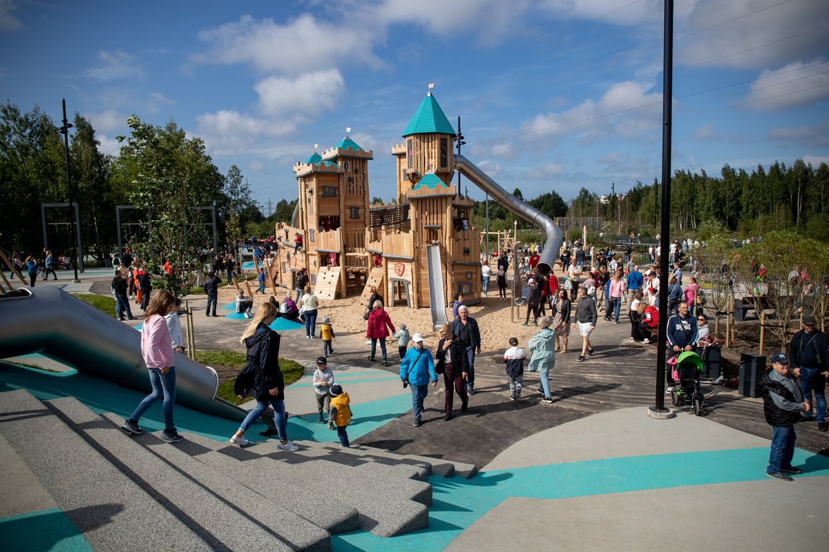 Парк был открыт в конце августа этого года и сразу привлек толпы посетителей