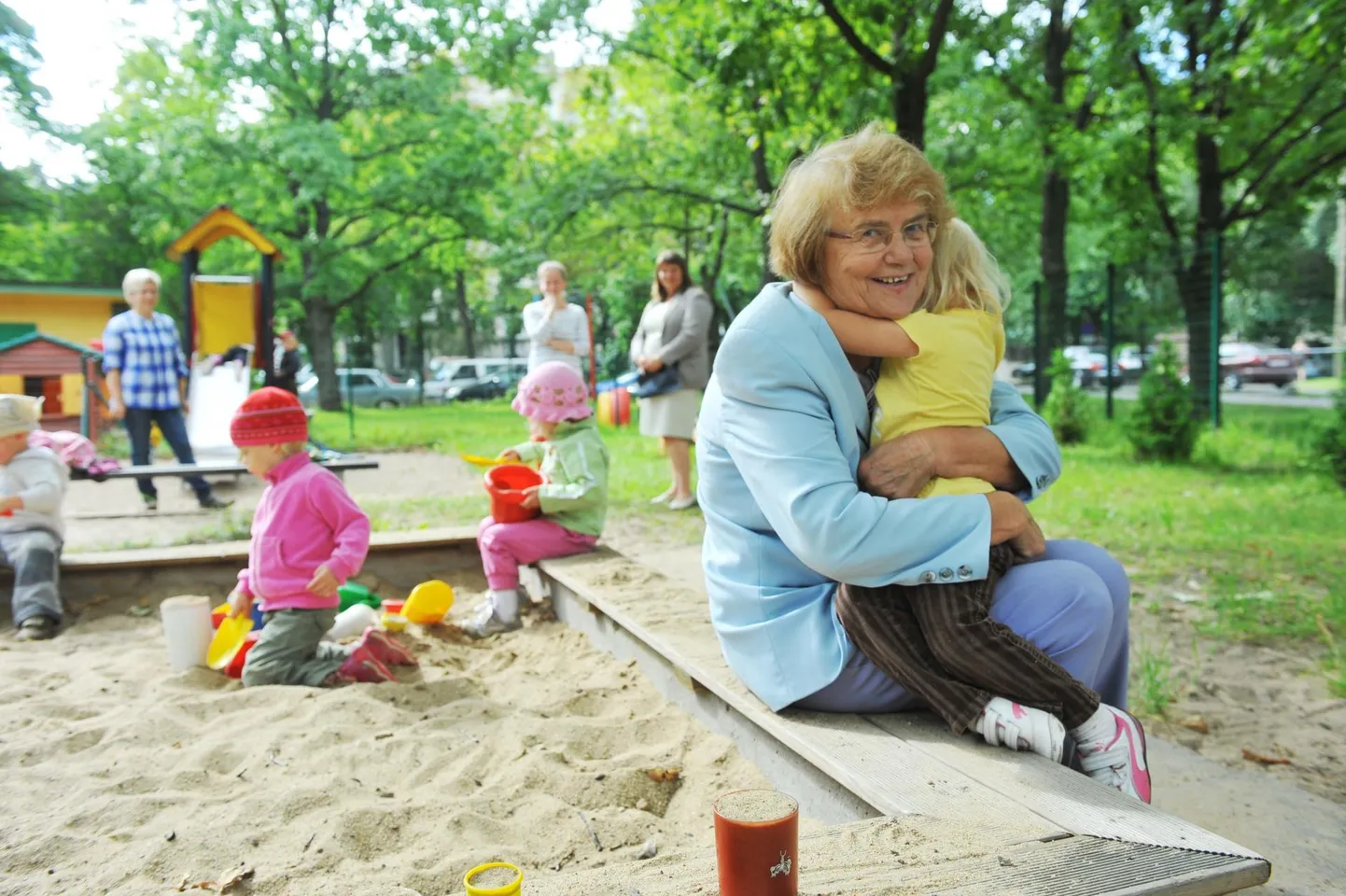 Lapsed mänguväljakul. Foto on illustratiivne.