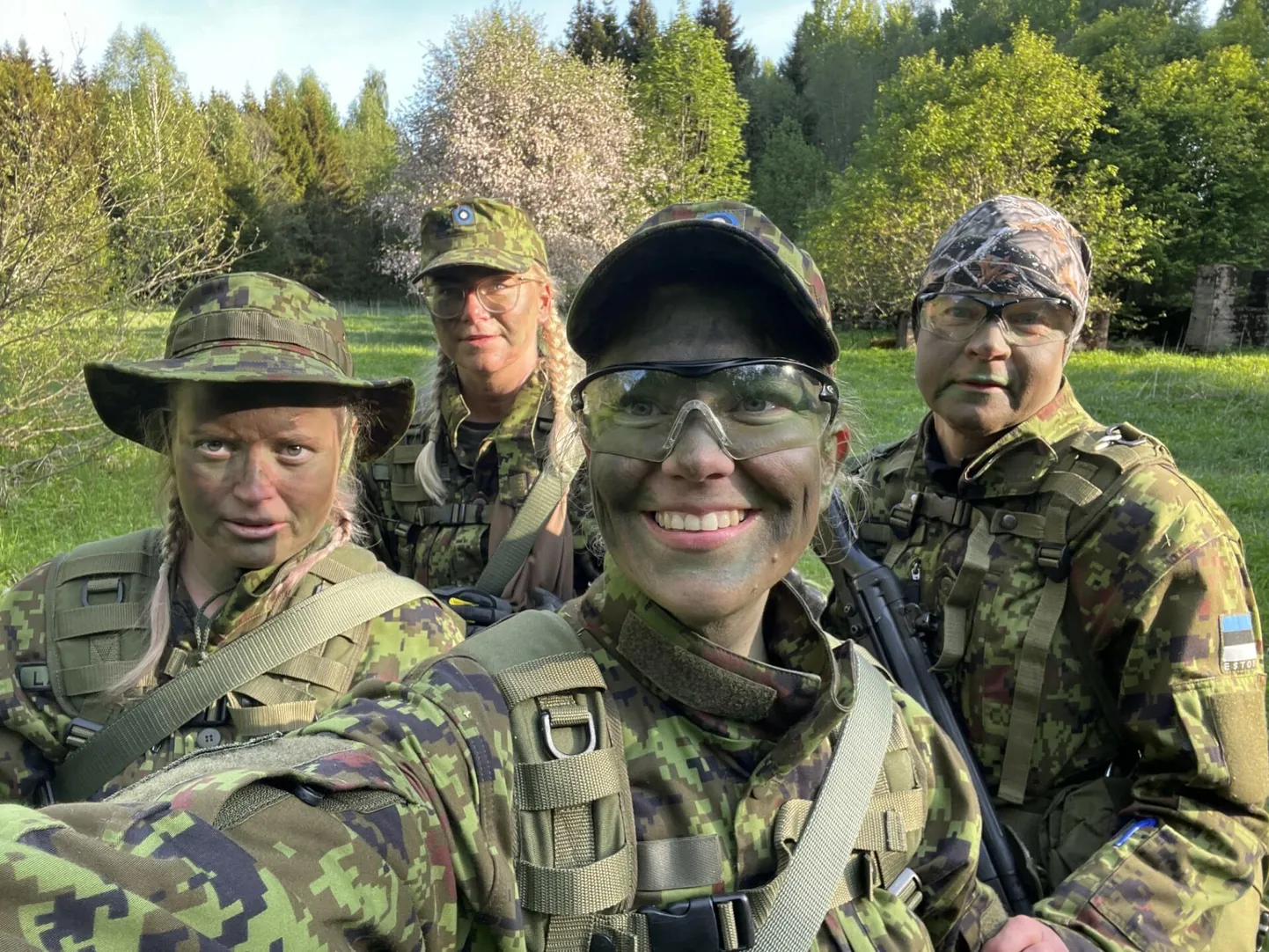 Järva naiskond koosseisus Kristlin Läänemägi (vasakult), Kerli Salmu (taga), Gerly Lehtmets ja Tiia Riis sai kohtunikelt mitteametlikud maksimumpunktid rõõmsameelsuse ja optimismi eest.