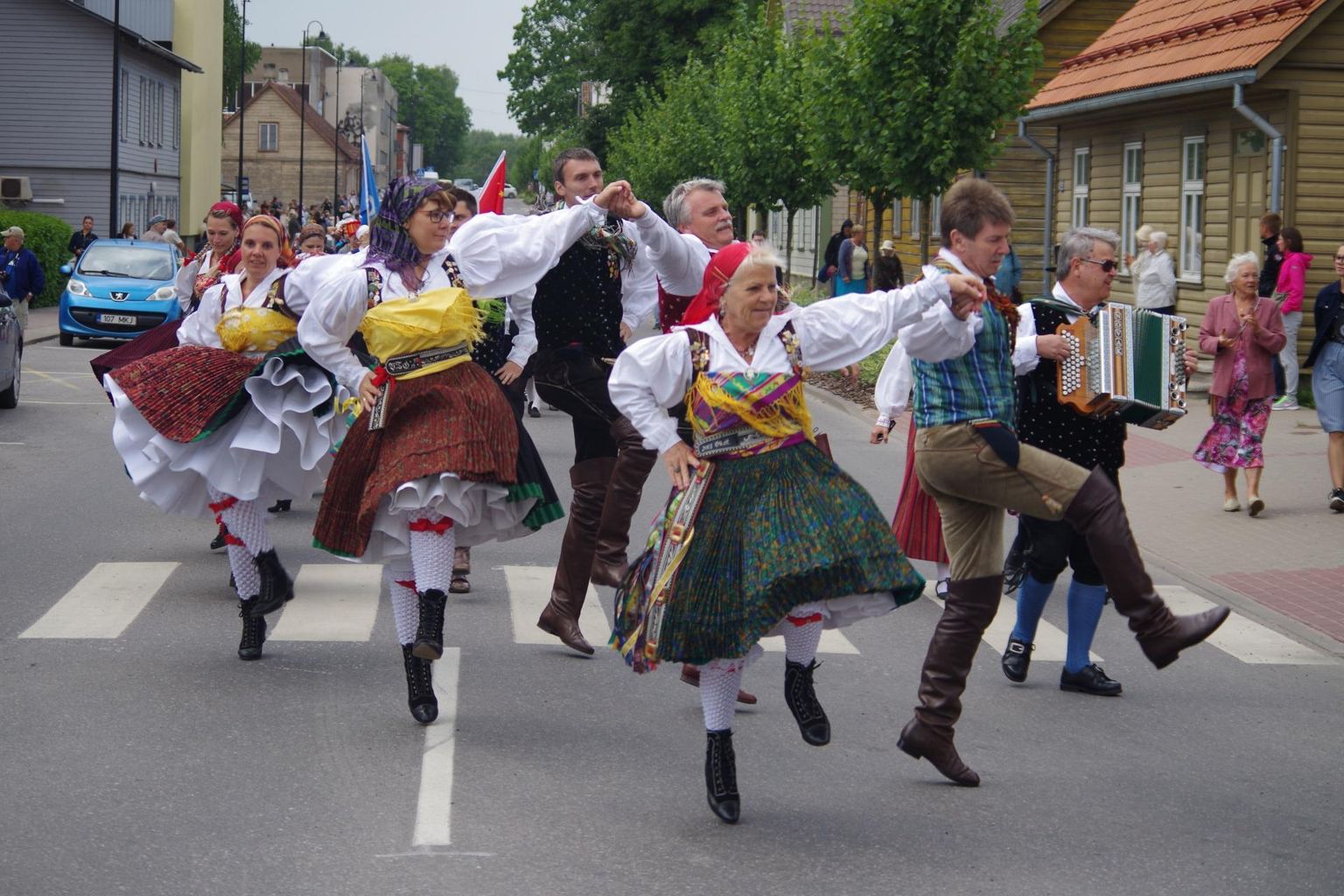 Võrus algas 24. pärimustantsu festival. FOTO: Arved Breidaks/Lõuna-eesti Postimees