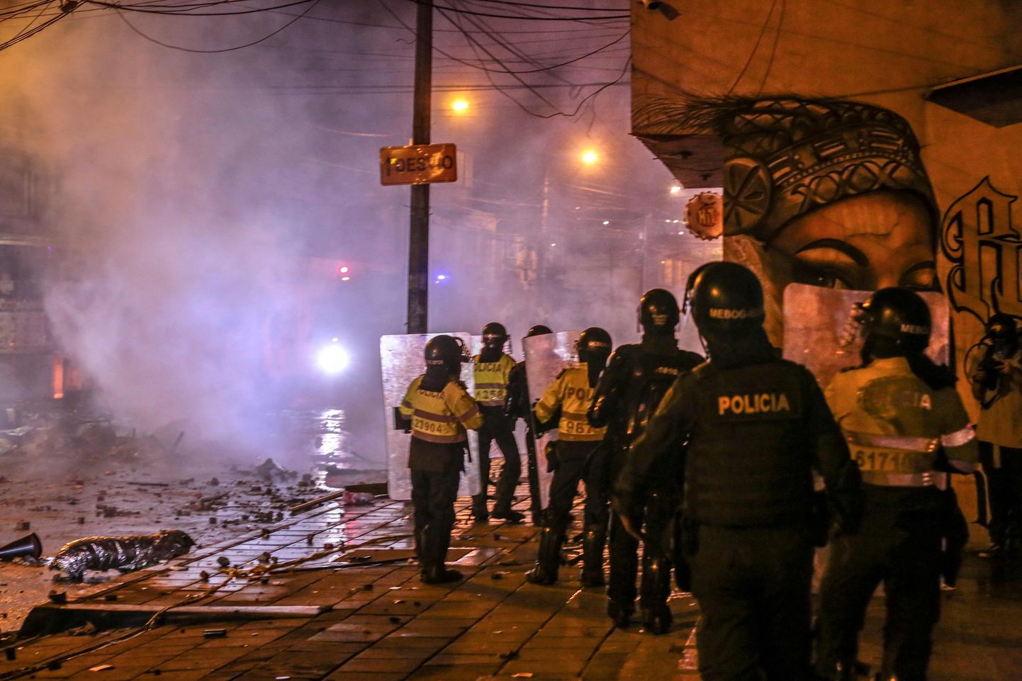 Colombia politseinikud seisavad silmitsi meeleavaldajatega 10. september 2020.