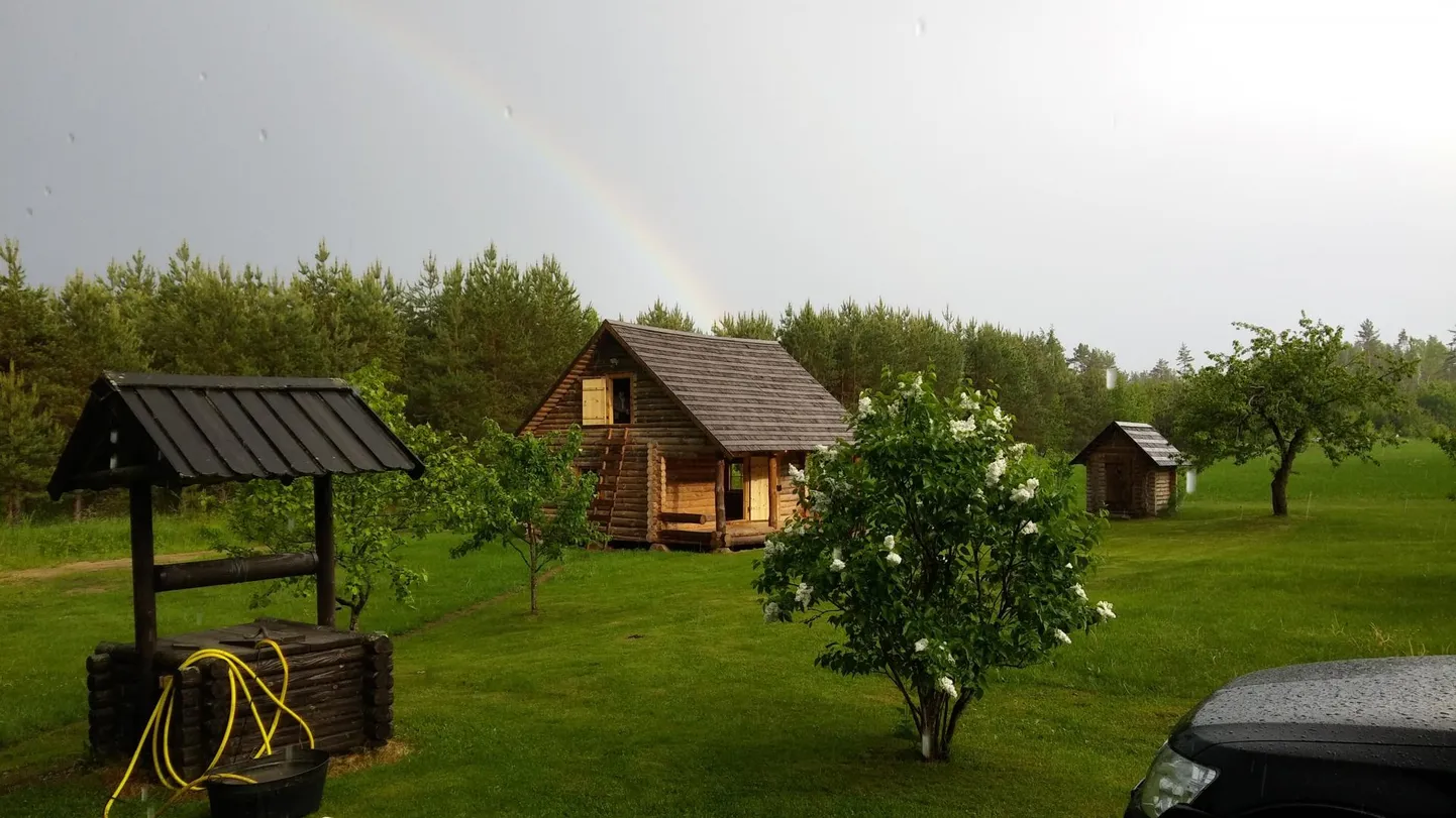 Venemaa piirist vaid 40 meetri kaugusel asuv Mõtlusait pakub rahu ja vaikust, pealegi on see muust elust nii eraldatud, et viirust ei õnnestu sealt leida.