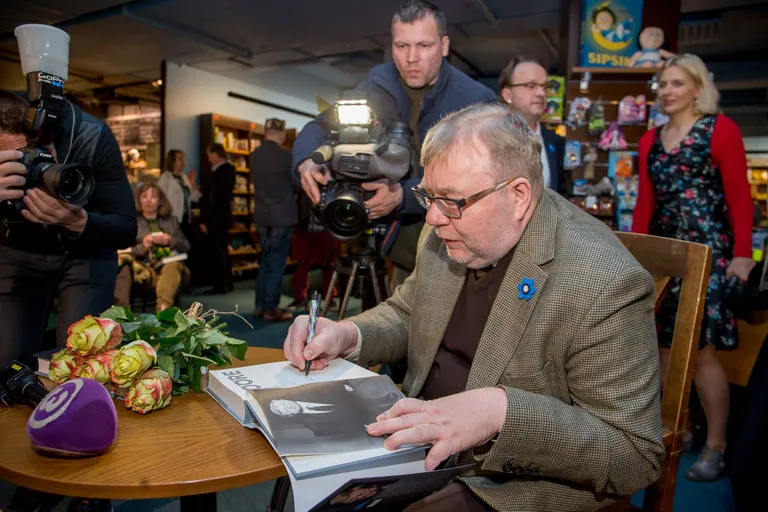 Mart Laari mälestusteraamatu I osa "Pööre" esitlus Viru Keskuse Rahva Raamatus.