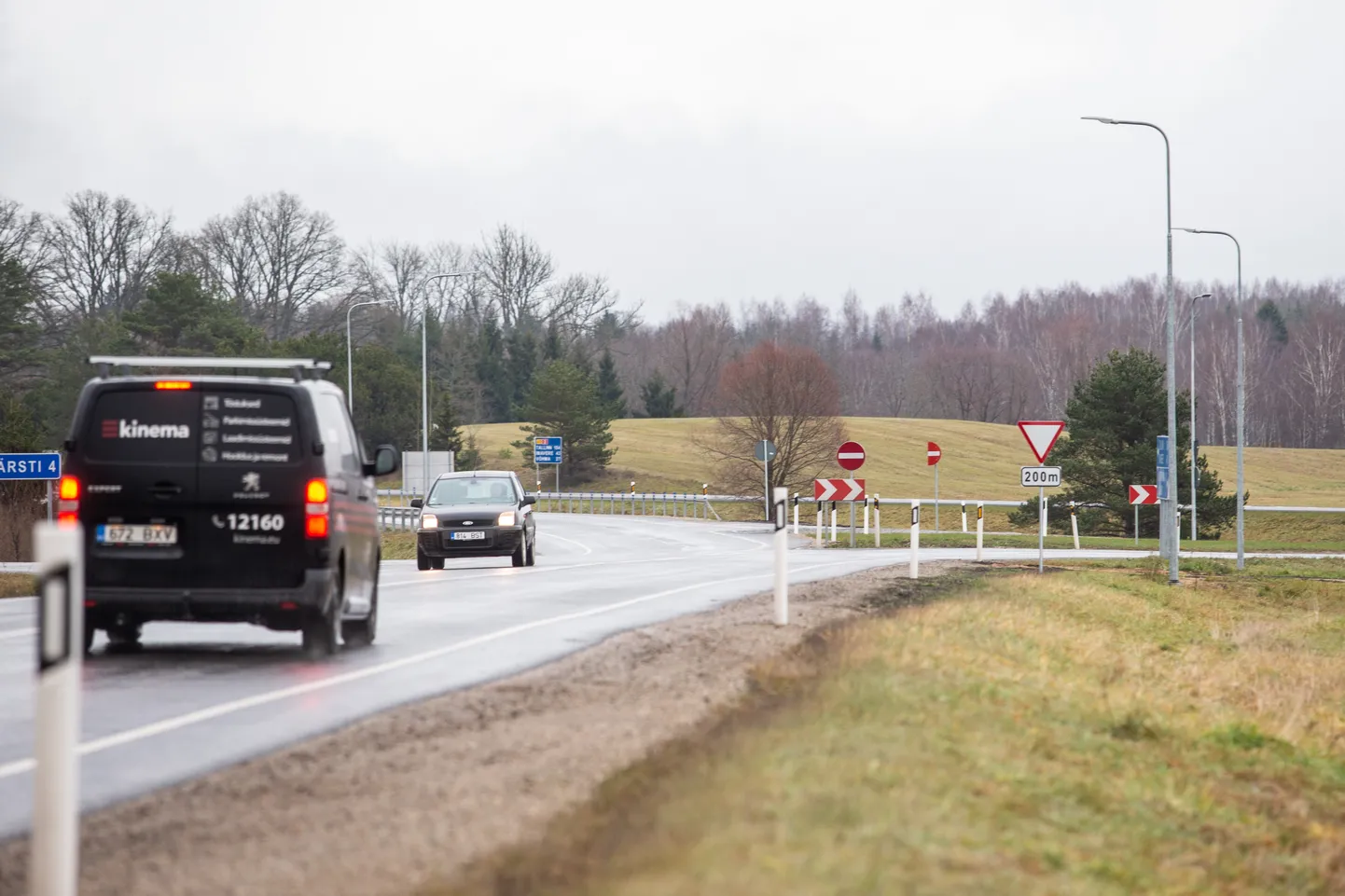 Valgustid püstitati teeremondi käigus Klaassepa ristmikule juba suvel, kuid põlema pole neid pandud. Pilt on illustratiivne.