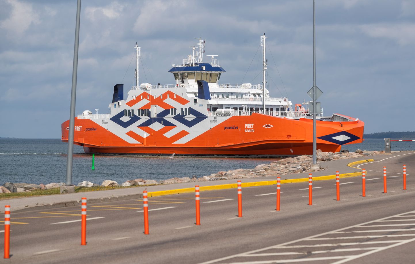Parvlaev Piret Virtsu sadamas. Laev kuulub ettevõttele TS Laevad.