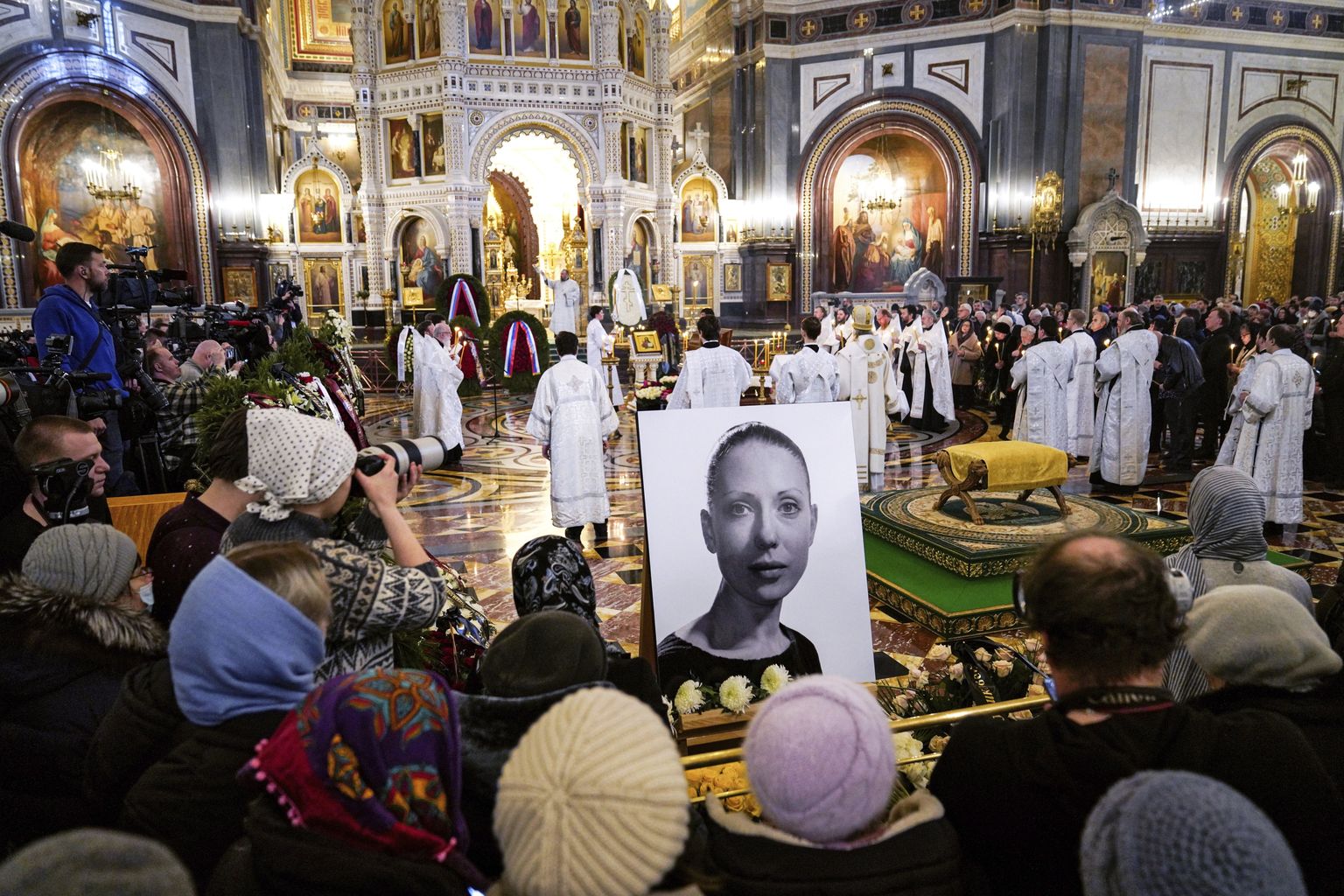 Дарохранительница восстановленного храма Христа Спасителя