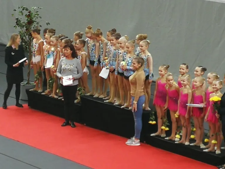 Pärnu võimlemisklubi rühm Briiz tuli Eesti karikavõistlustel mini-A tugevamas grupis esikohale.