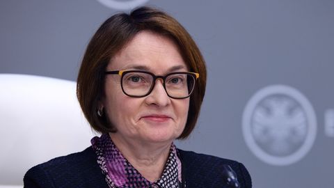 Russia's Central Bank Cuts Interest Rate Amidst Slowing First Quarter