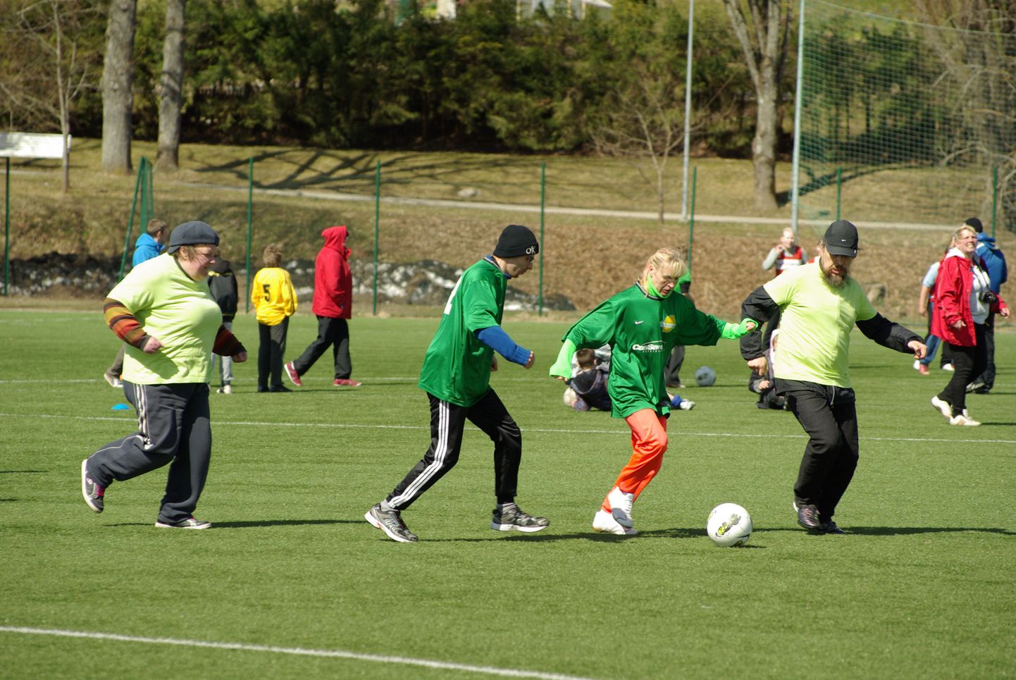 Eriolümpia Eesti ühendus ja JK Tulevik korraldasid Viljandis erivajadustega inimestele mõeldud jalgpalliturniiri.