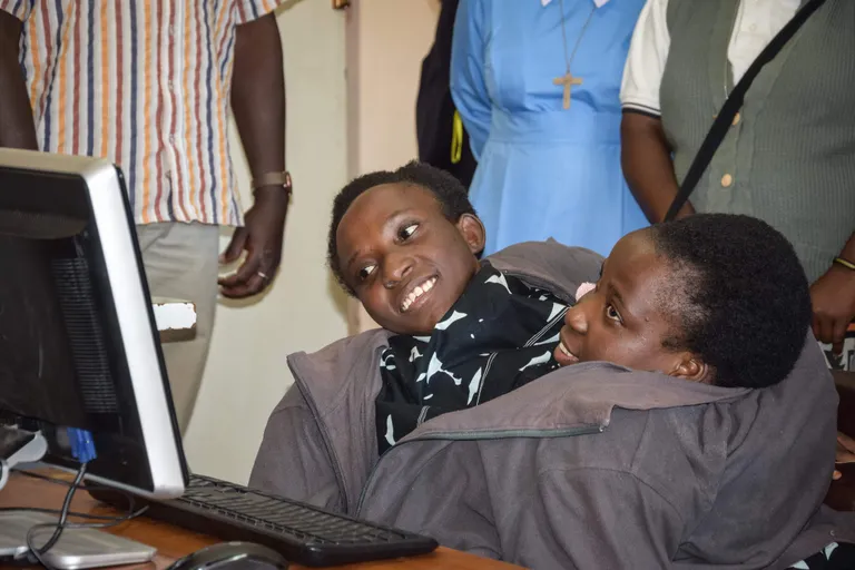 Maria (vasakul) ja Consolata Mwakikuti