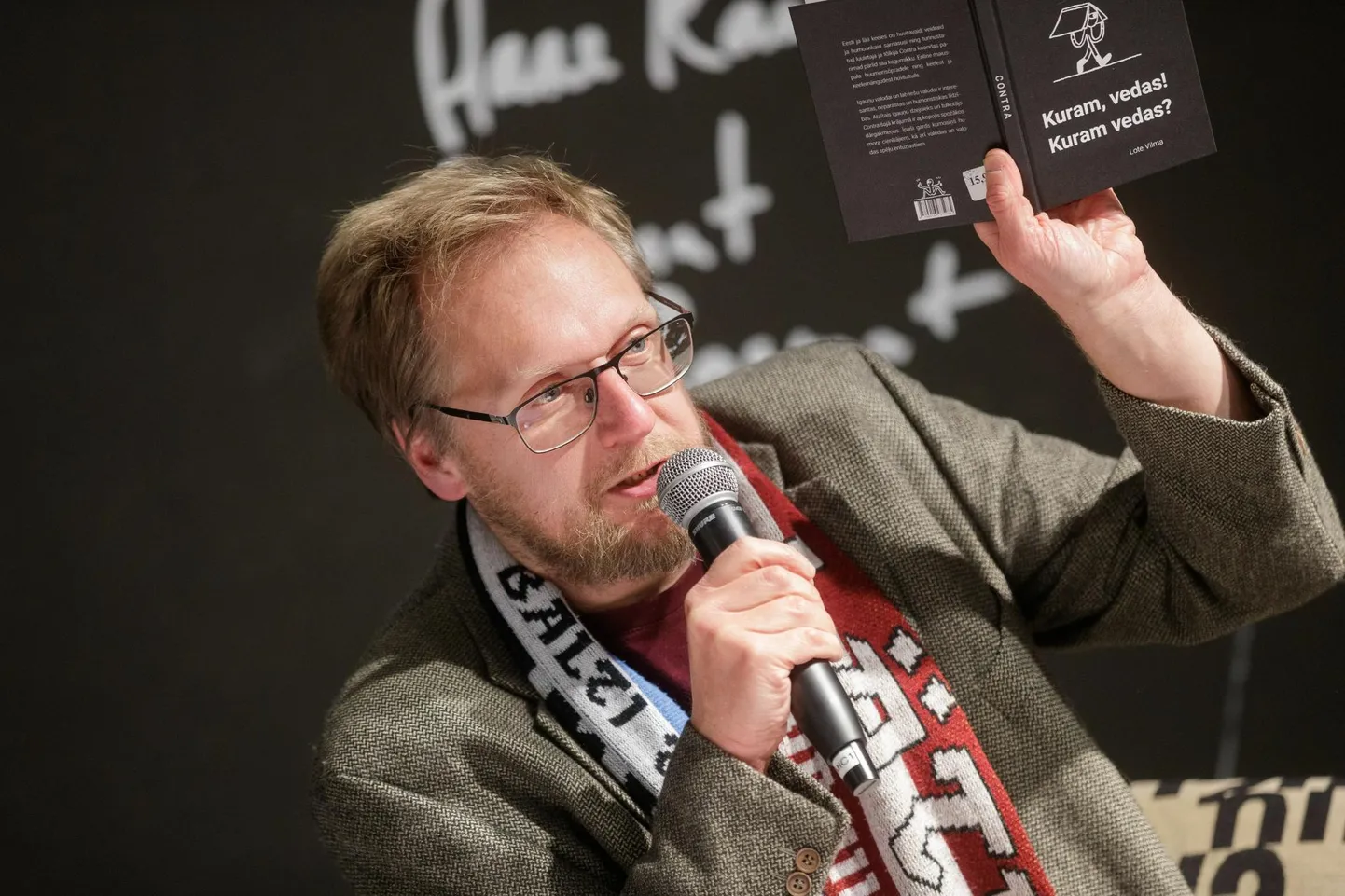 Margus Konnulale ehk Contrale pole miski püha. Ta rüvetab oma tekstides naise ilu, loodust, loomakesi, linnukesi, putukaid ja isegi rasse.