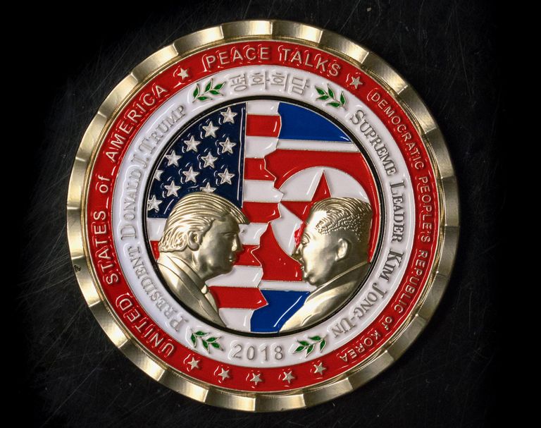USA ja Põhja-Korea liidrite kohtumist tähistav medal, kuid see kohtumine jääb ära
