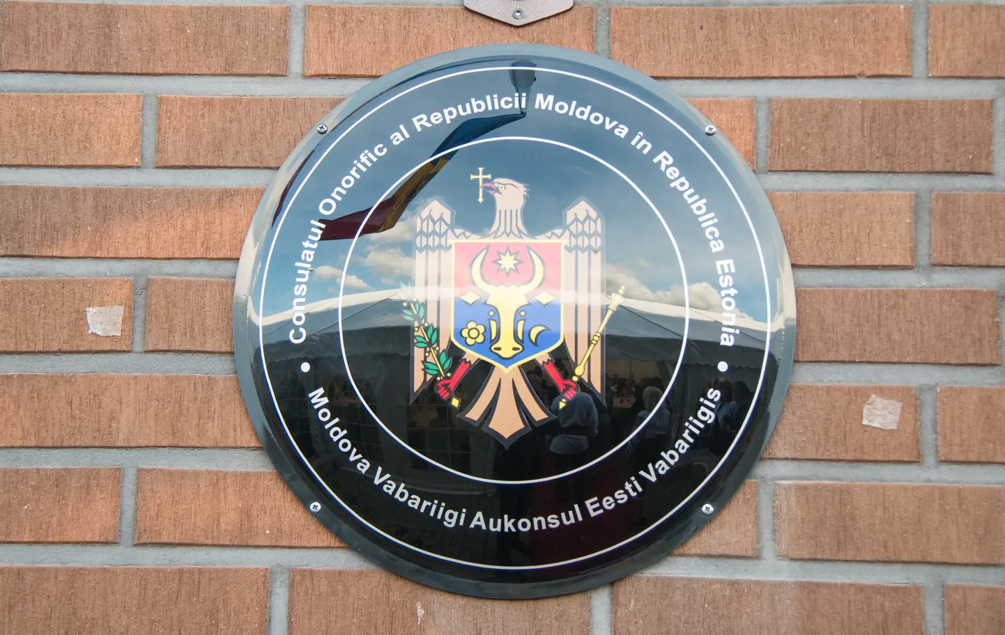 6.septembril 2016 avati Lääne-Virumaal Kundas Moldova aukonsulaat. Moldoval on ka saatkond Tallinnas ja aukonsulaat Tartus.