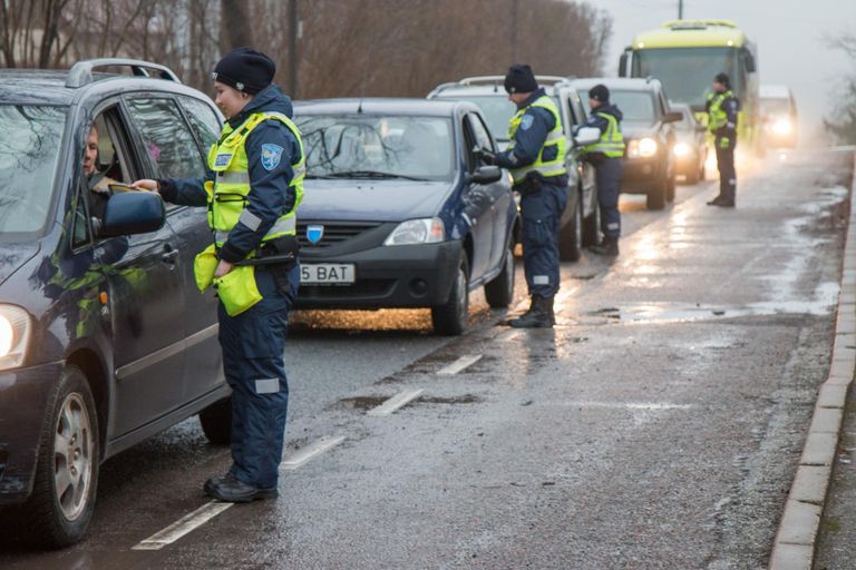 Politseioperatsioon jätkub ja Lõuna-Eestis jätkatakse kahtlaste sõidukite kontrolliga nii piirialal kui sisemaal. Foto ei ole juhtumiga seotud.