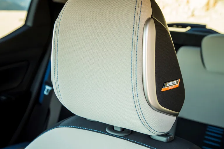 Bose Personal süsteemi kõlarid paiknevad ka juhiistme peatoes.