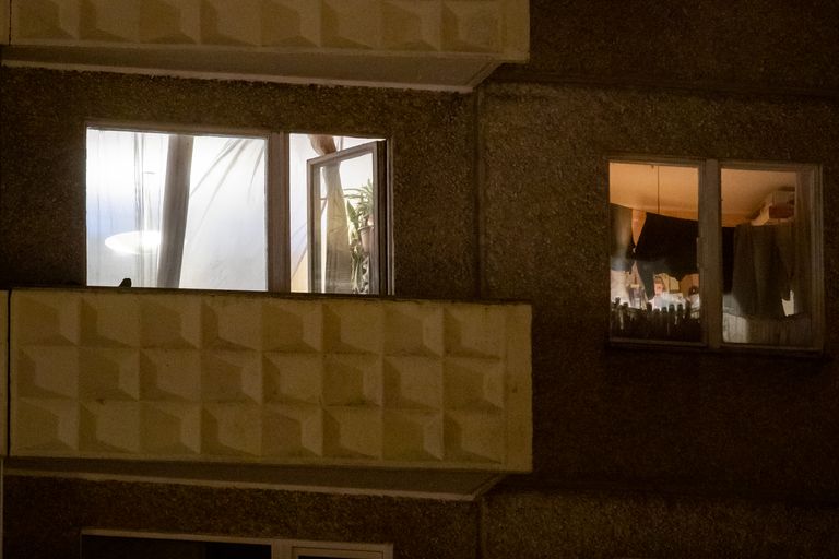 Seitsmenda korruse korteri akendes oli valgus, sest seal tegutsid kapo töötajad veel hilistel öötundidelgi.