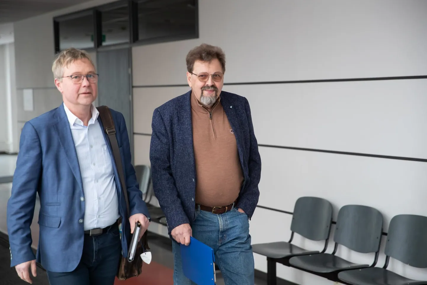 Suitsiidiabi pakkunud Paul Tammert (paremal) ja jurist Alar Salu kaks aastat tagasi Tartu maakohtus.