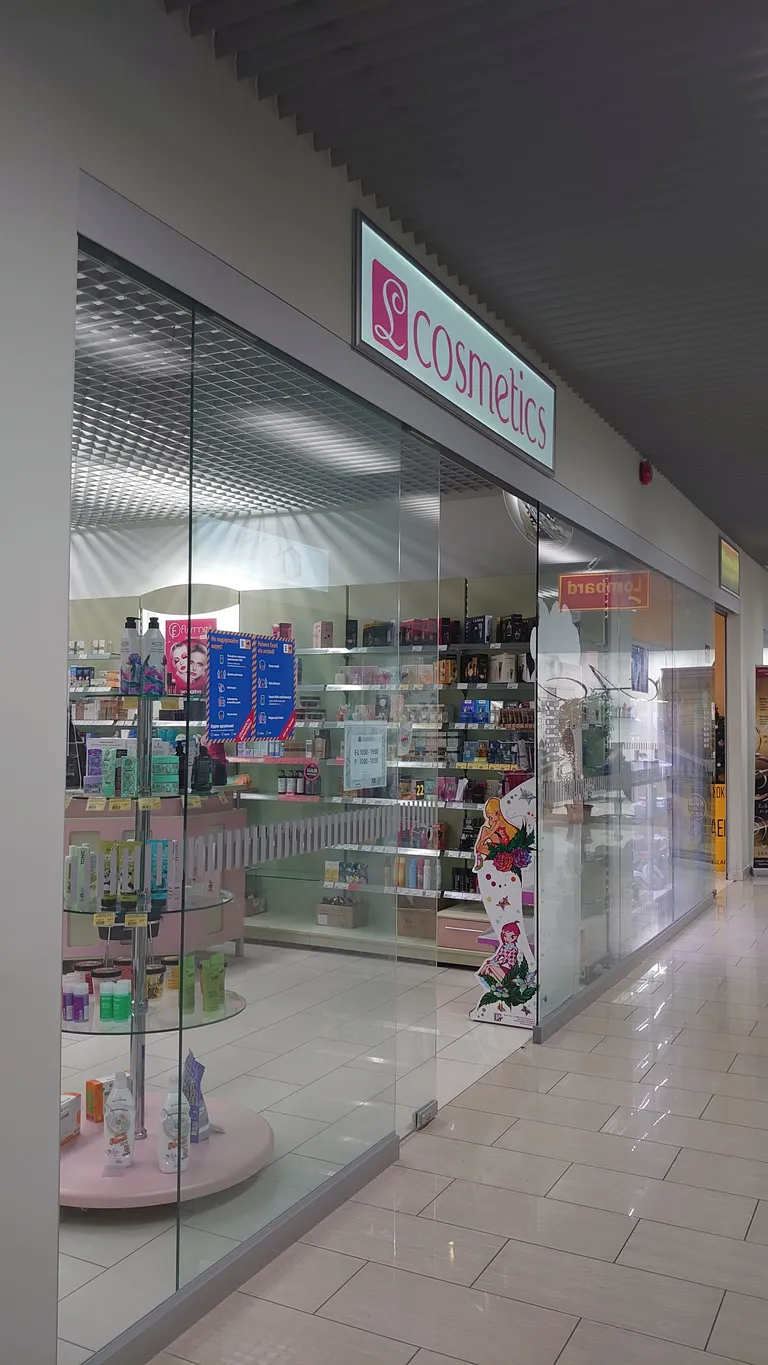 LCosmetics специализируется на российской и белорусской косметике.