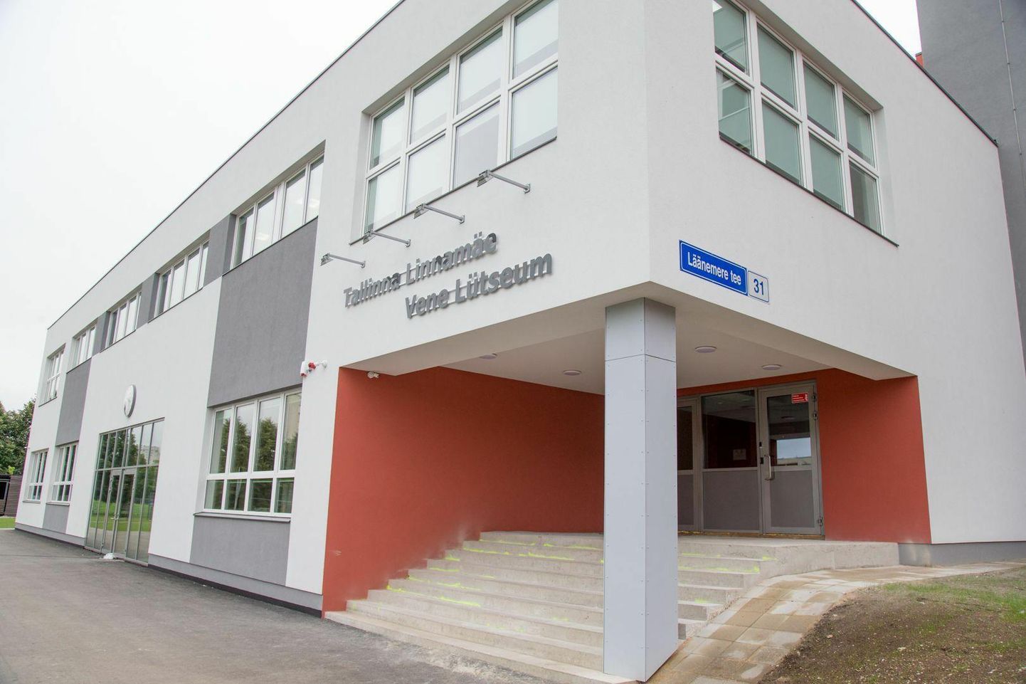 Tallinna Linnamäe Vene lütseum on üks suurimaid vene õppekeelega koole Eestis.