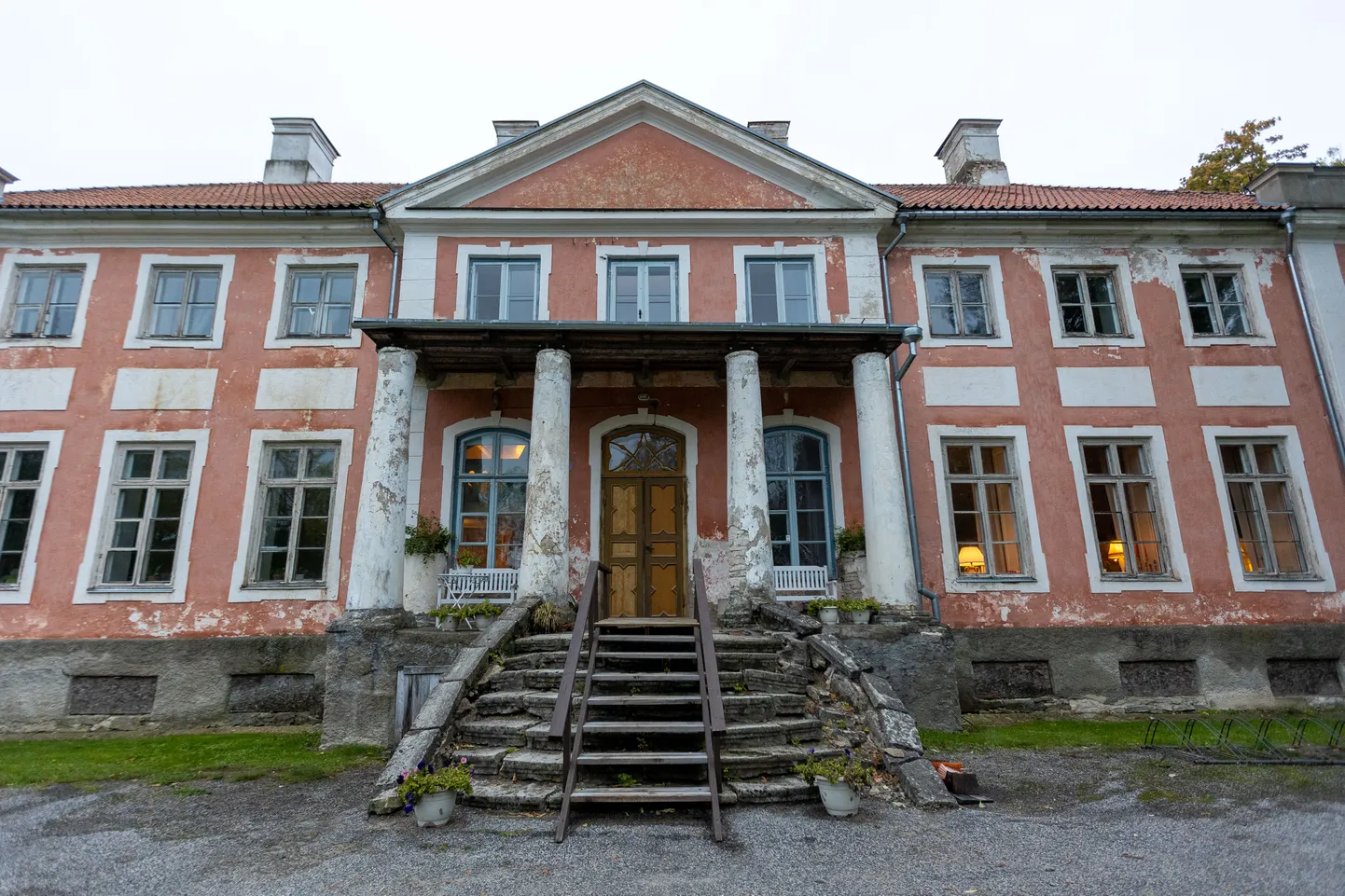 Osa Paide linnavolinikke algatas Sargvere mõisa müügiotsuste tühistamise, kuid oodatud volikogu istungit nende pärast siiski kokku ei kutsuta.