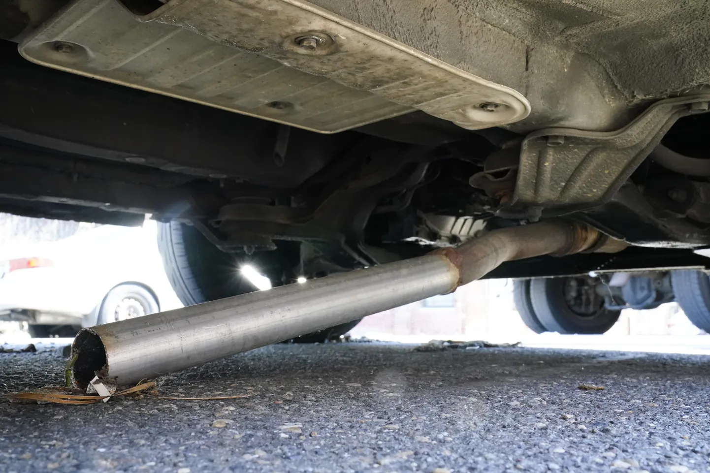 Katalüsaatori kaotanud automobiil Philadelphias 14. juulil 2022.