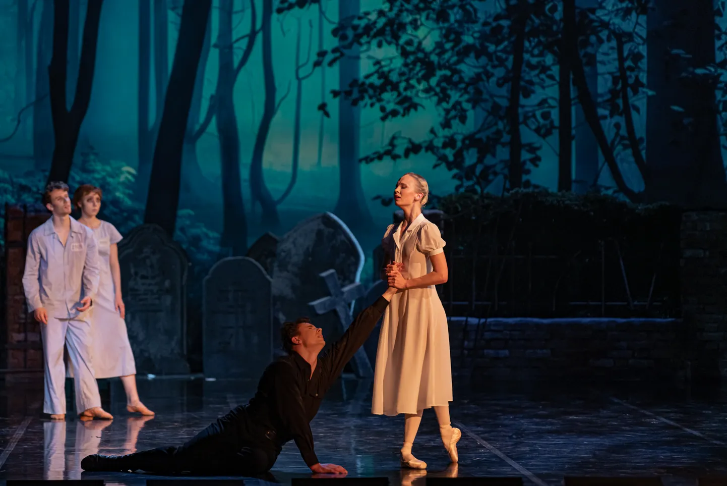 Michael Pinki uuslavastatud «Giselle» Estonias: igavene lahkuminek - Oja (Giselle) ja Newton (Albrecht)