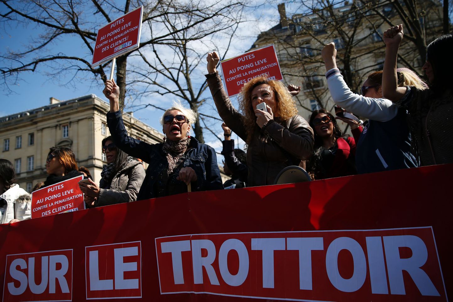 Работники секс-индустрии во Франции протестуют против нового закона.