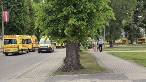NOSKATIES ⟩ Divas stundas rindā pie Stradiņa slimn