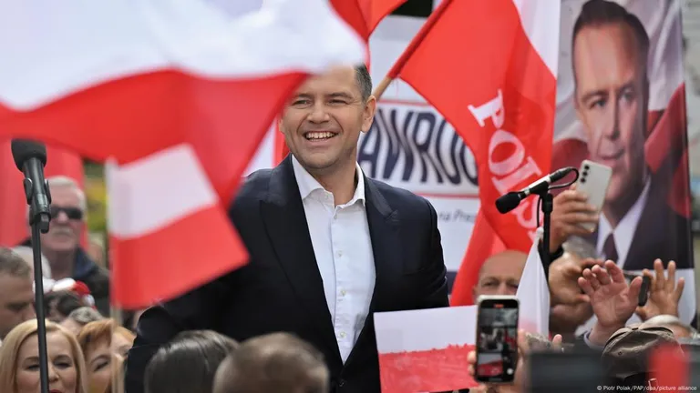 Кароль Навроцкий на встрече с избирателями.