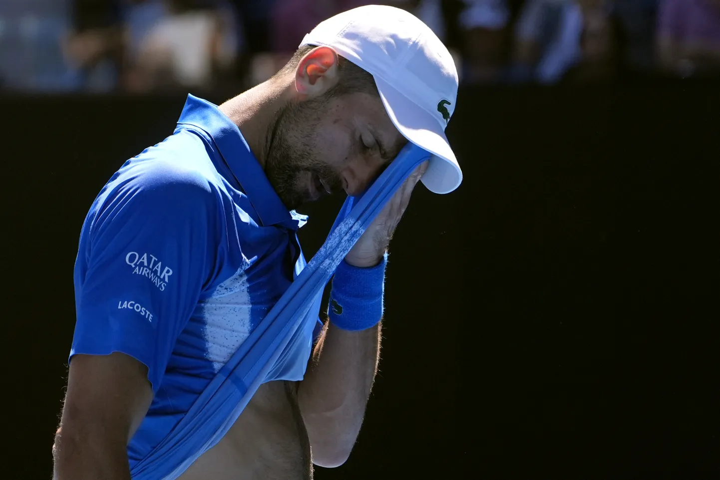 Novak Djokovic jättis poolfinaali pooleli.