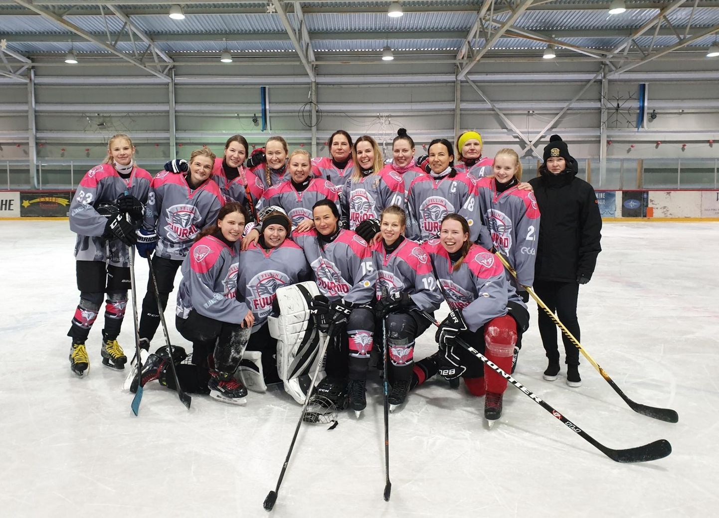 Hokiklubi Fellin Fuuriad tähistas pühapäeval Viljandi jäähallis ajaloolist võitu, olles klubist Säde üle 3:2.
