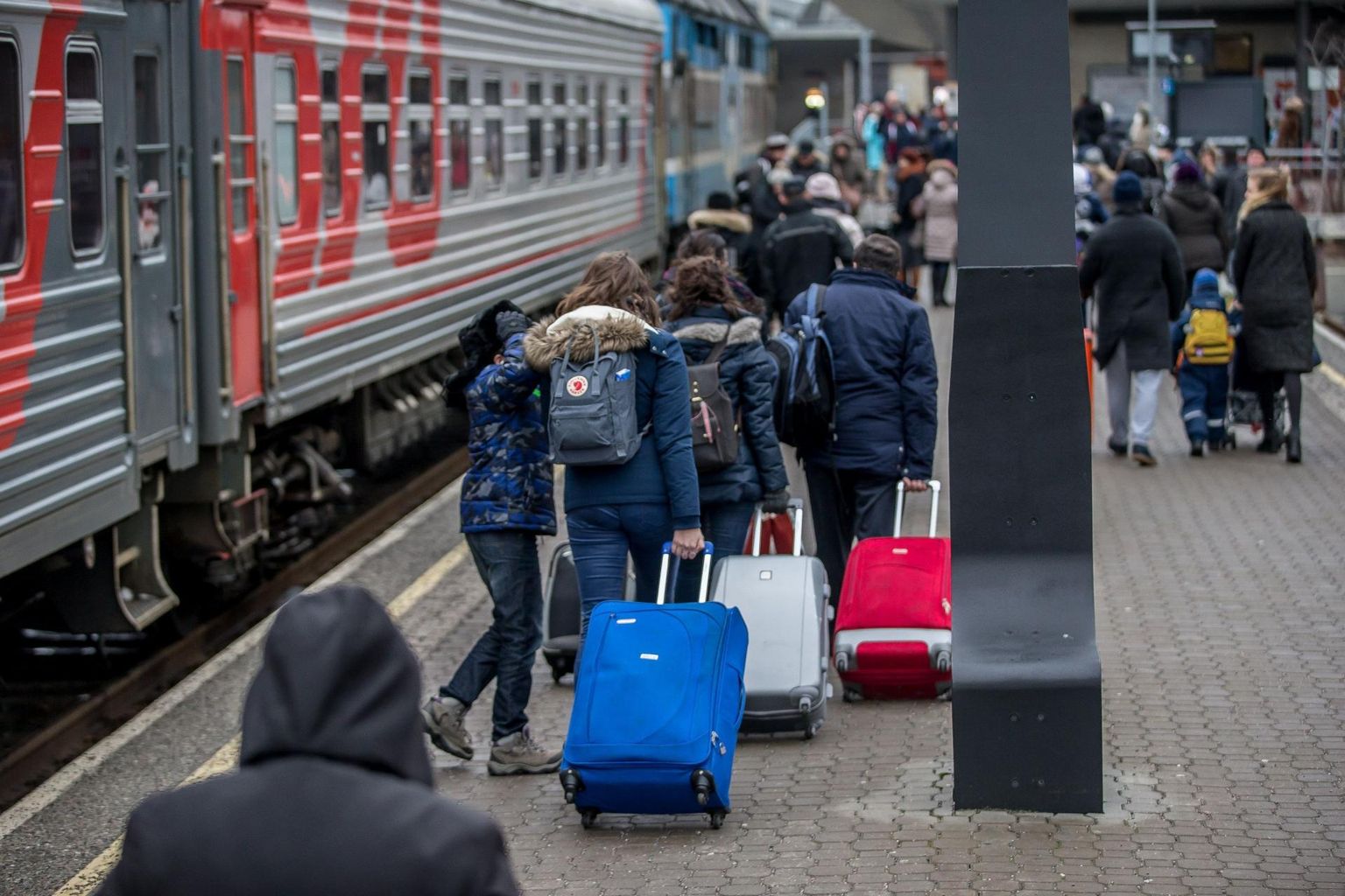 Российские туристы прибывают в Таллинн.