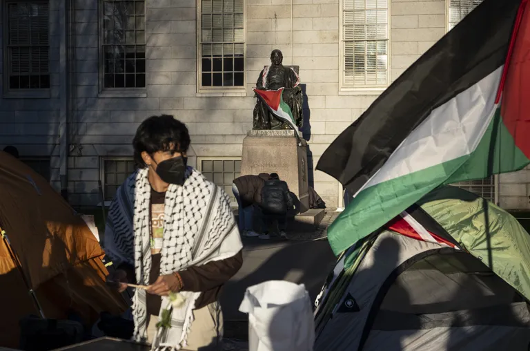 Harvardi üliõpilased protestimas Palestiina toetuseks aprillis 2024.