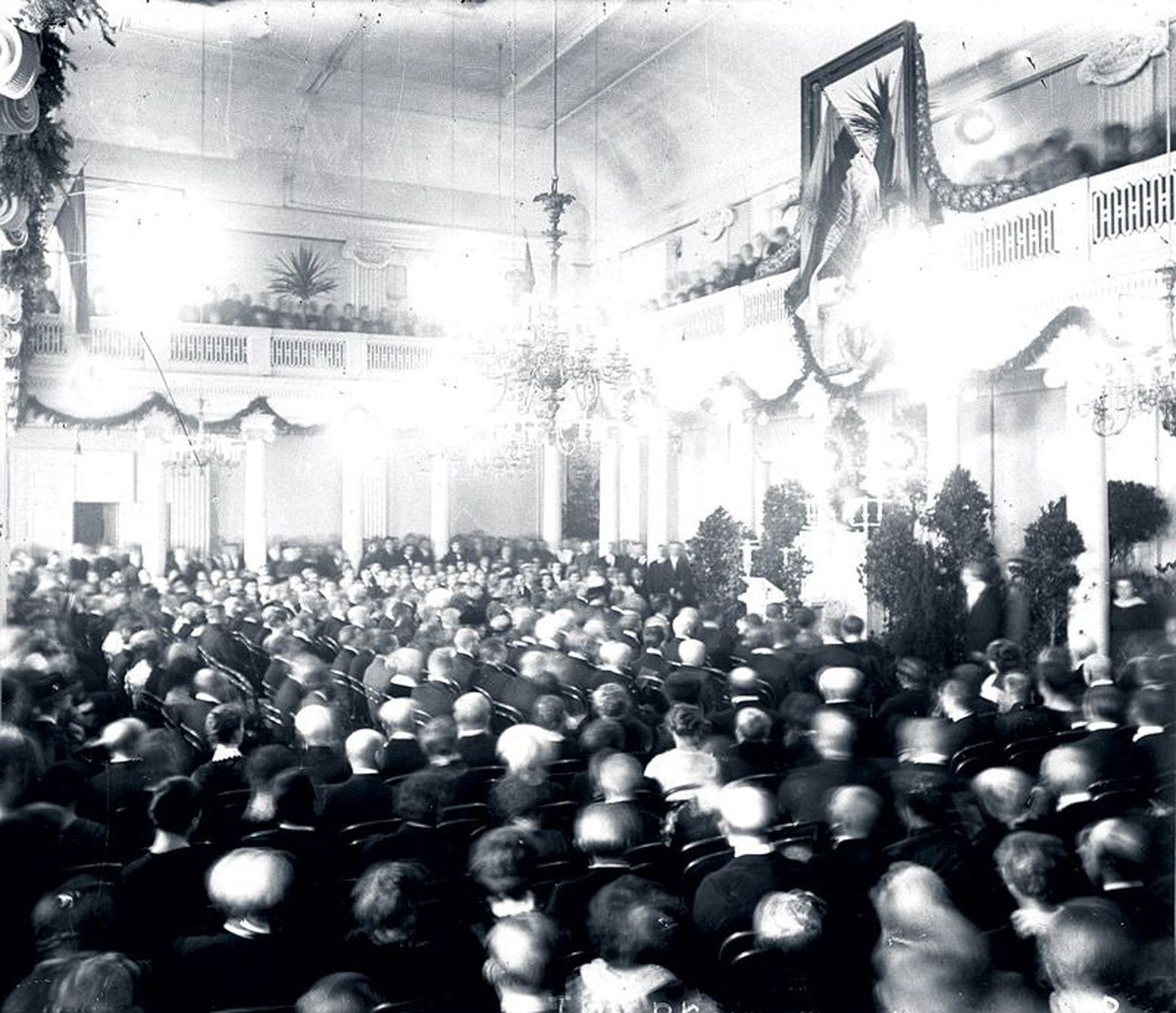 Emakeelse ülikooli avaaktus TÜ aulas 1. detsembril 1919.