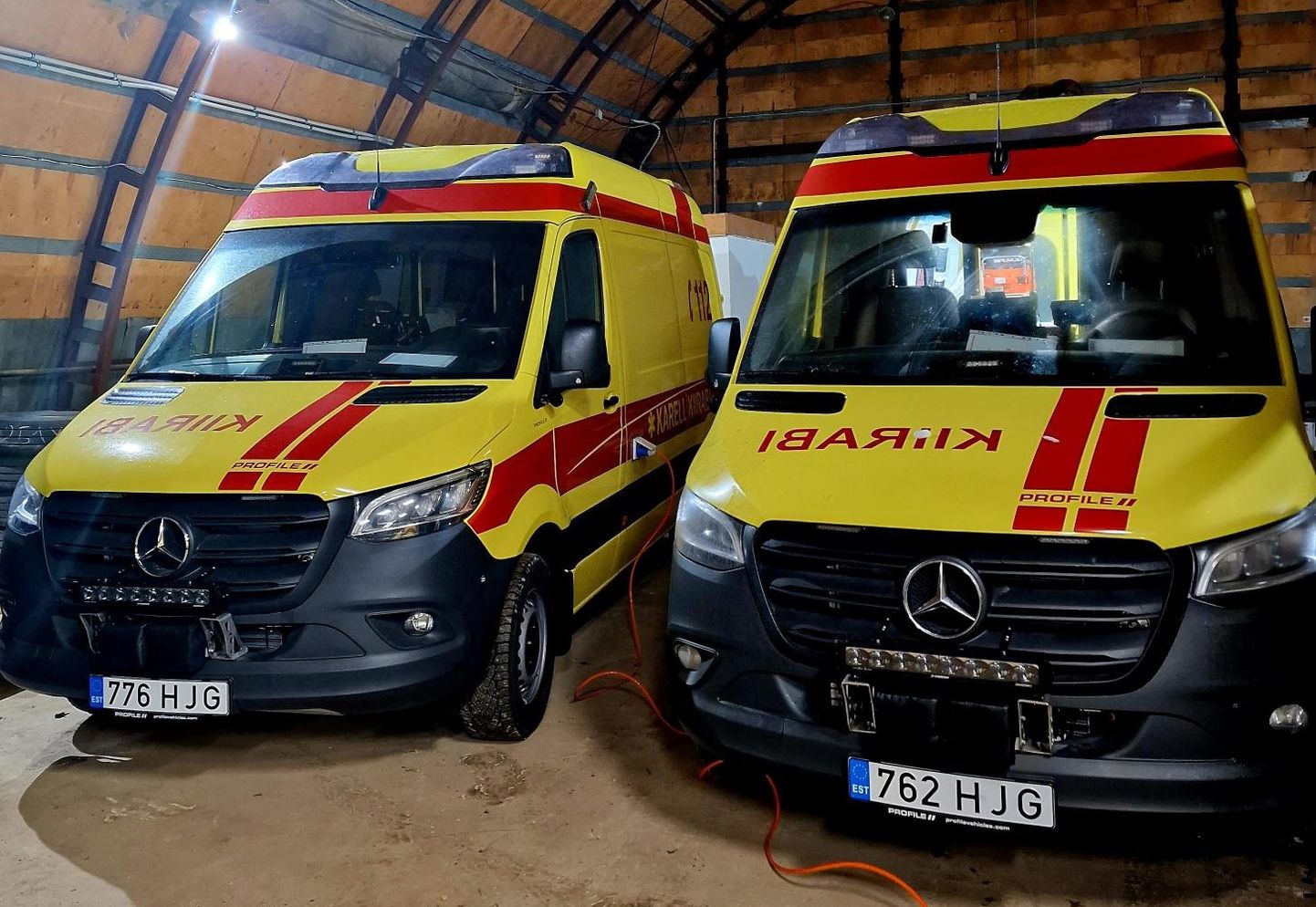 Новые машины скорой помощи "Mercedes" приступят к работе в Ярвеской части города вместо машин, которые отправятся в резерв.