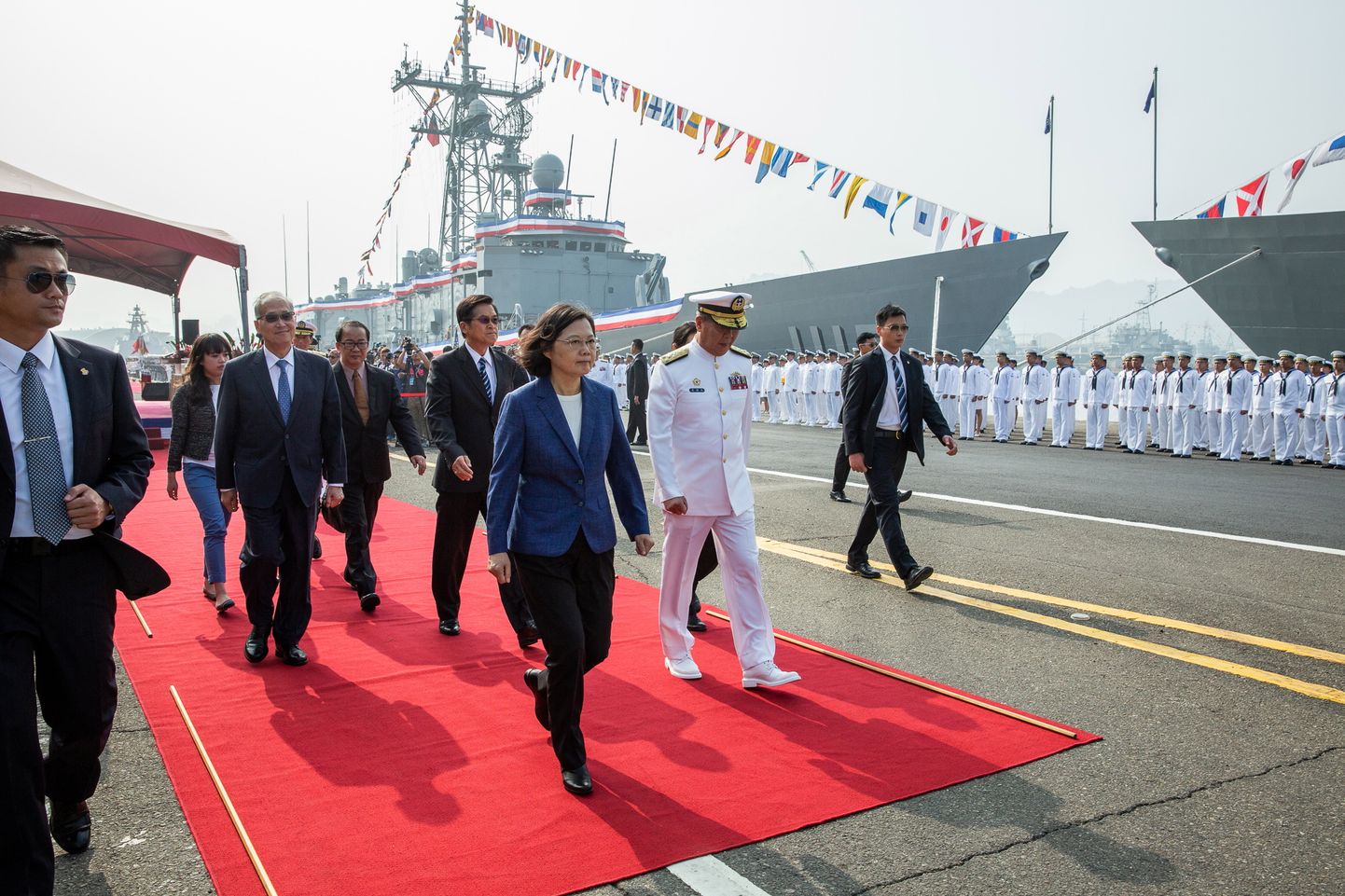 Taiwani president Tsai Ing-wen osales pidulikul laevade teenistusse võtmise tseremoonial.