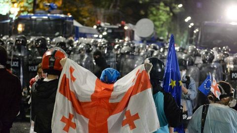 Gruusia valitsuspartei loob andmebaasi välisagentide seaduse vastu protestijatest