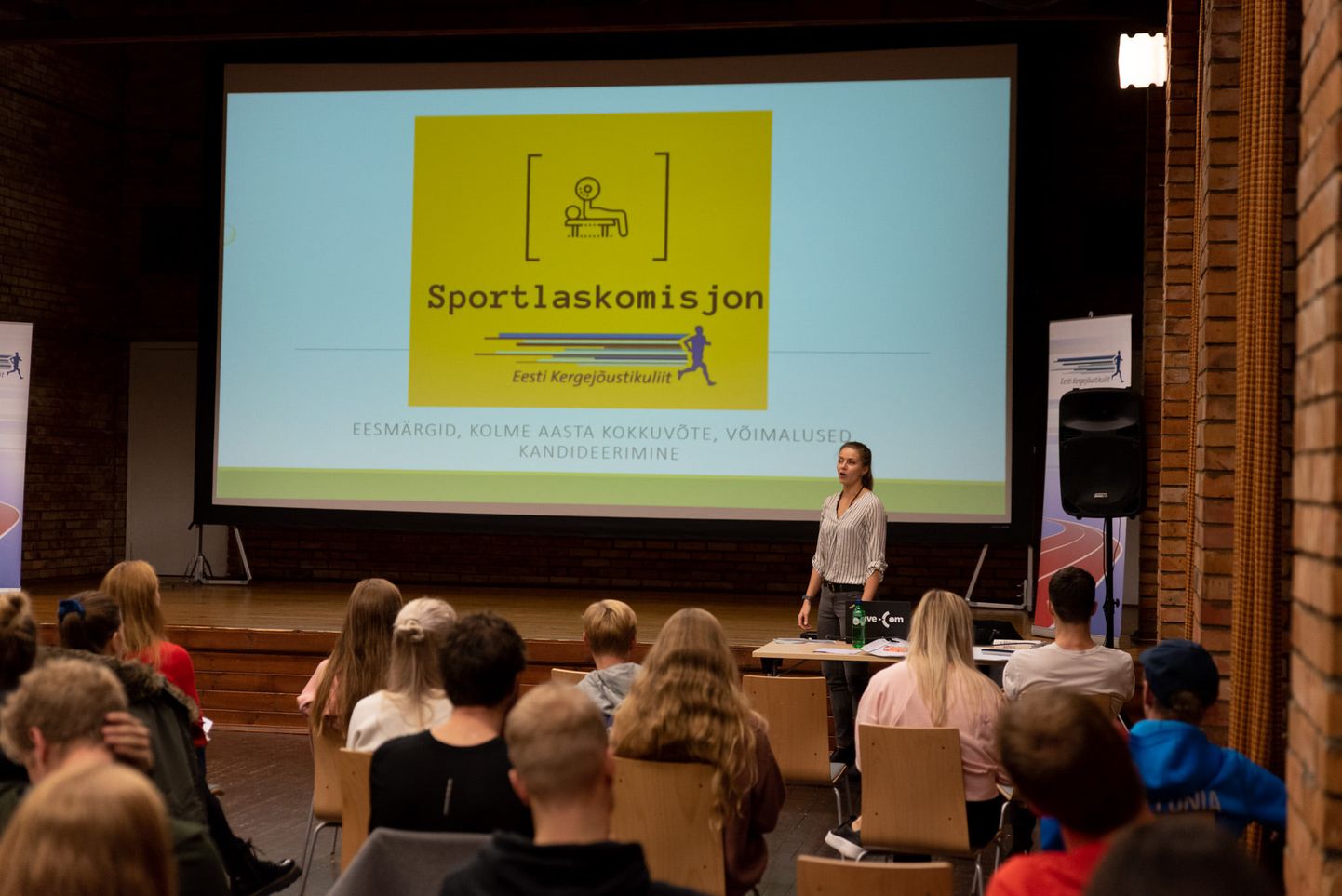 Sportlaskomisjoni töötuba Kääriku laagris tõi mitmeid huvitavaid ideid. Annika Sakkarias lava ees.